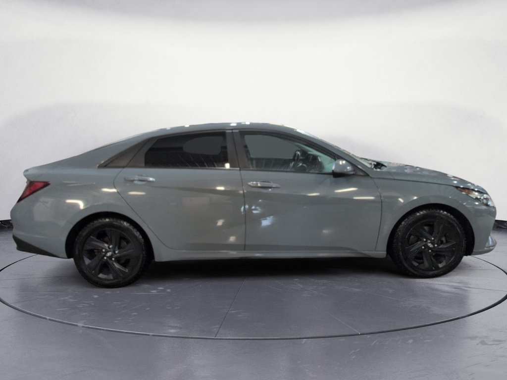 2022 Hyundai Elantra BASE