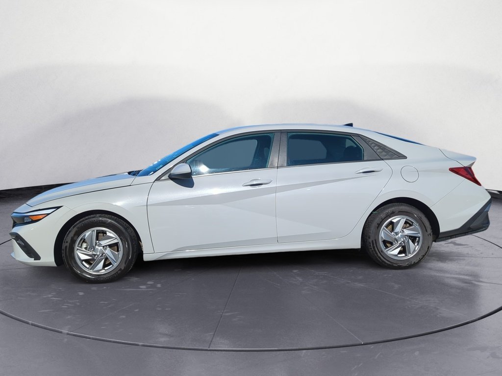 Hyundai Elantra ESSENTIAL 2024