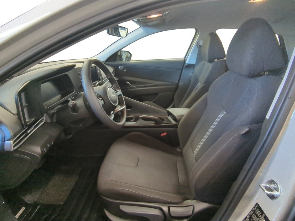 Hyundai Elantra ESSENTIAL 2024