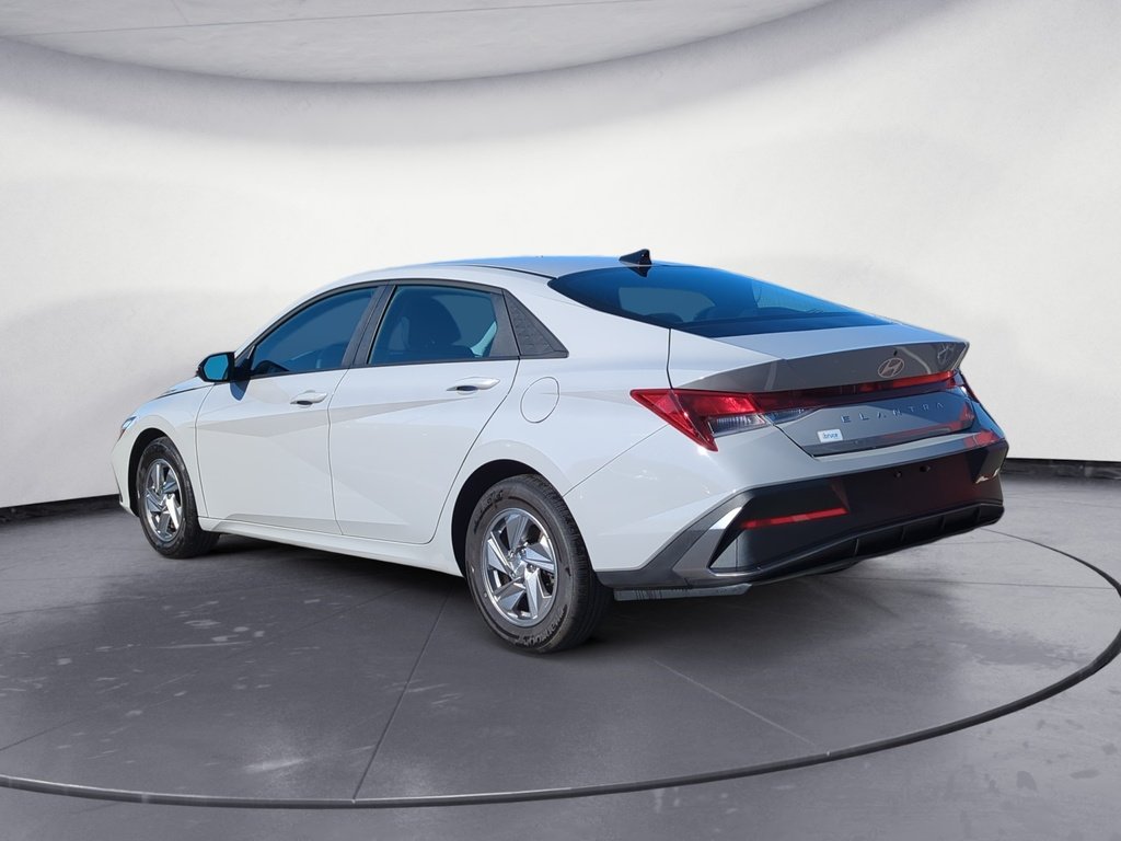 Hyundai Elantra ESSENTIAL 2024