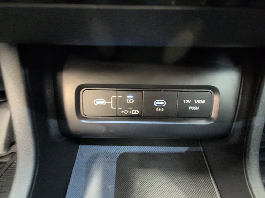 2025 Hyundai Tucson PREFERRED- HEATED SEATS!