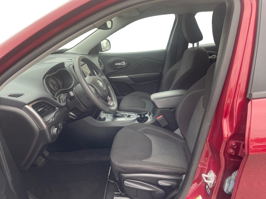 2022 Jeep Cherokee SPORT