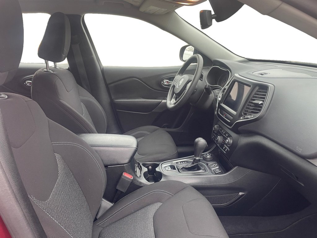 2022 Jeep Cherokee SPORT