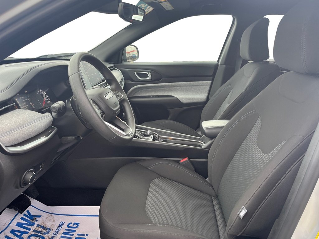 2025 Jeep Compass SPORT