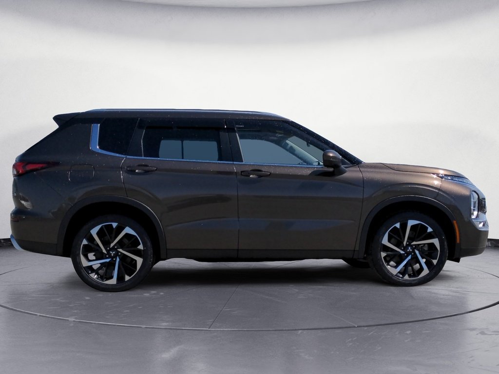 2023 Mitsubishi Outlander SE