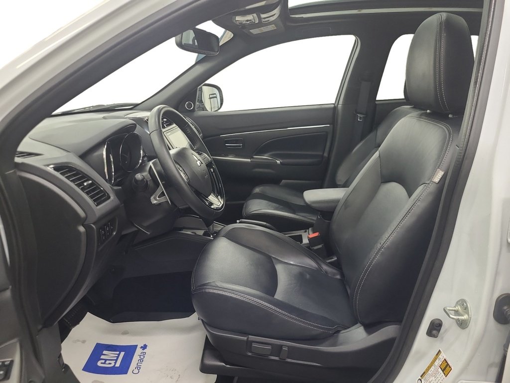 2023 Mitsubishi RVR SE