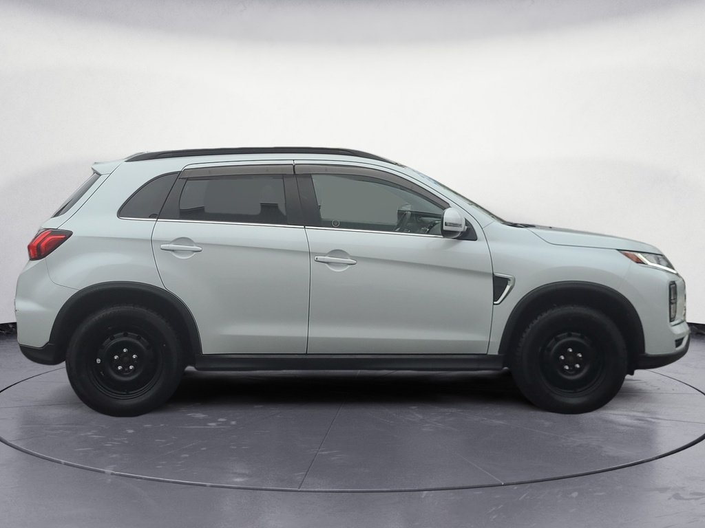 2023 Mitsubishi RVR SE