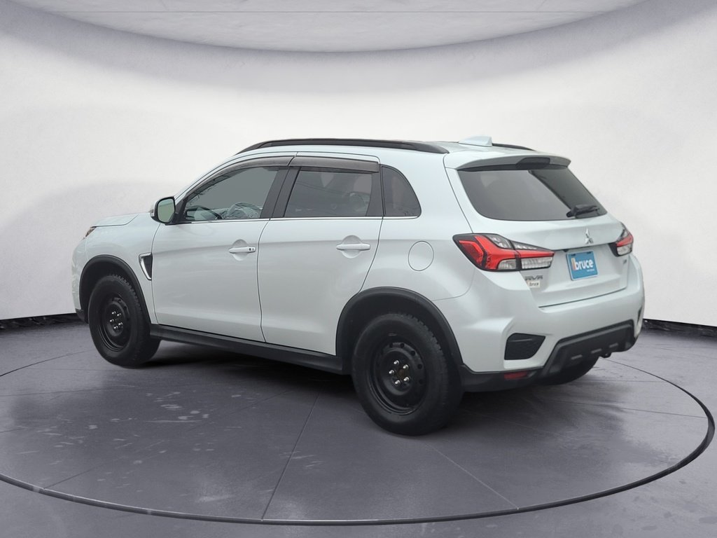 2023 Mitsubishi RVR SE