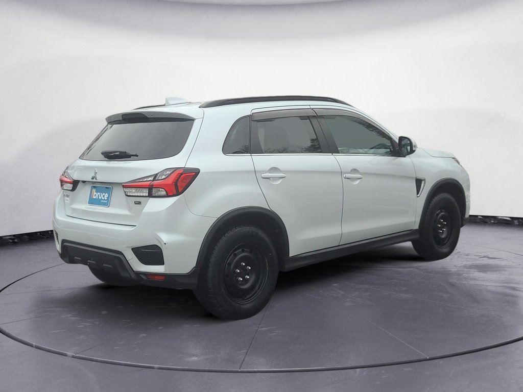 2023 Mitsubishi RVR SE