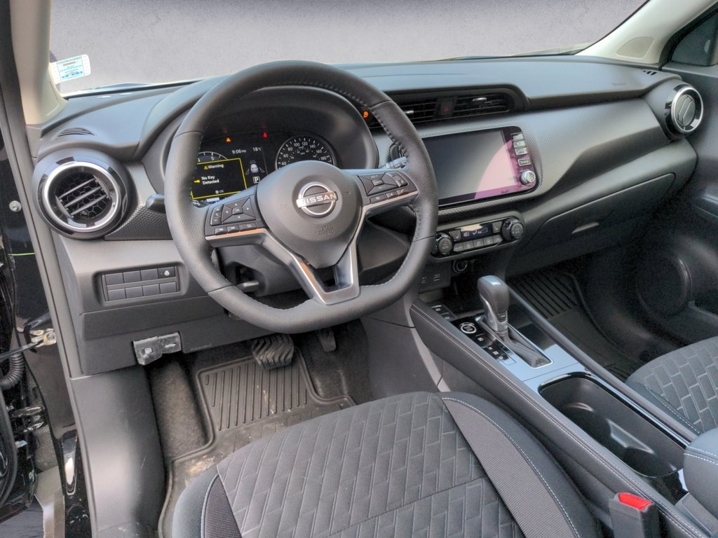 2025 Nissan Kicks Play SV! Demo Special!