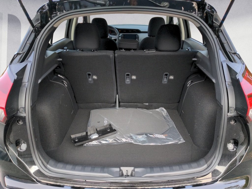 2025 Nissan Kicks Play SV! Demo Special!