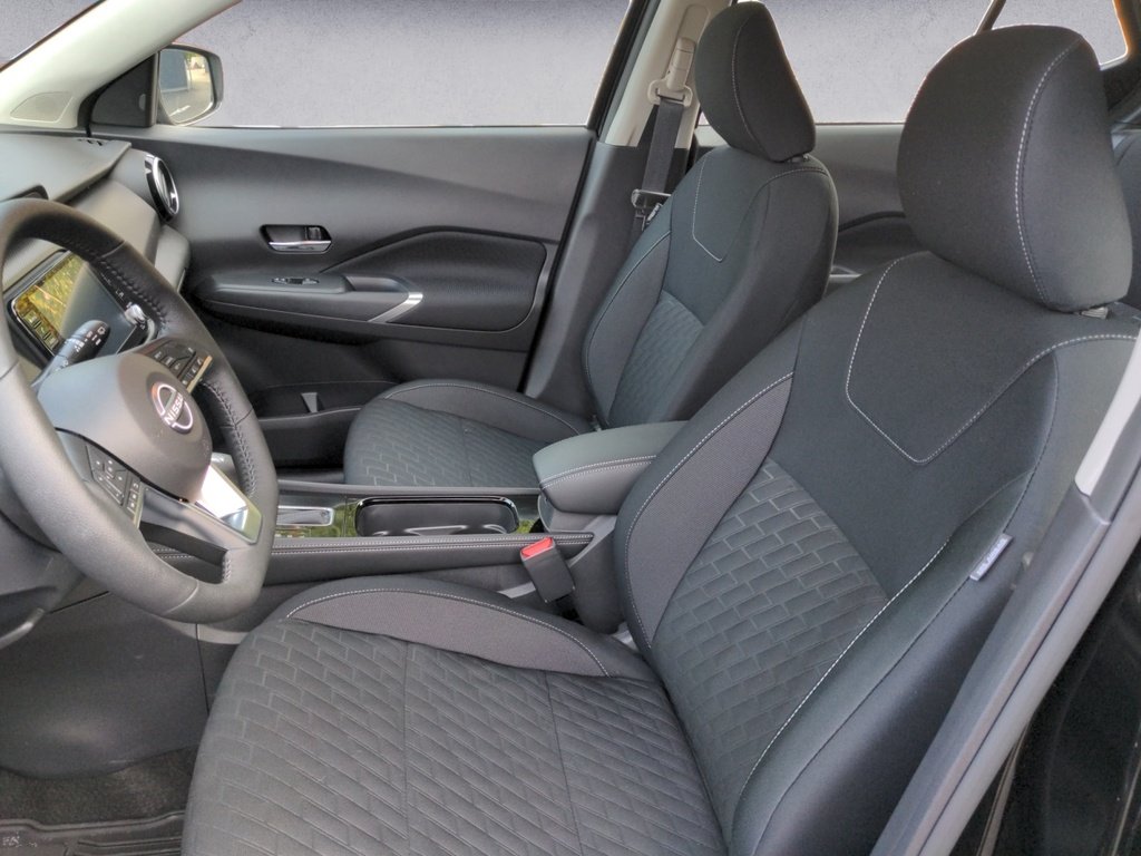 2025 Nissan Kicks Play SV! Demo Special!