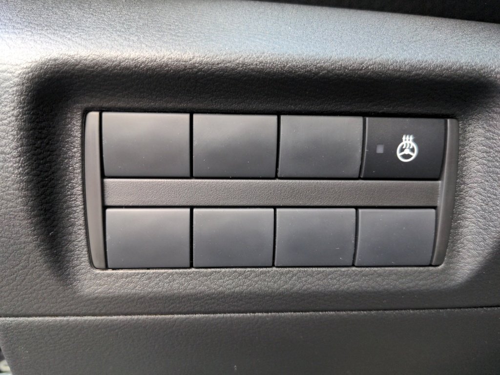 2025 Nissan Kicks Play SV! Demo Special!