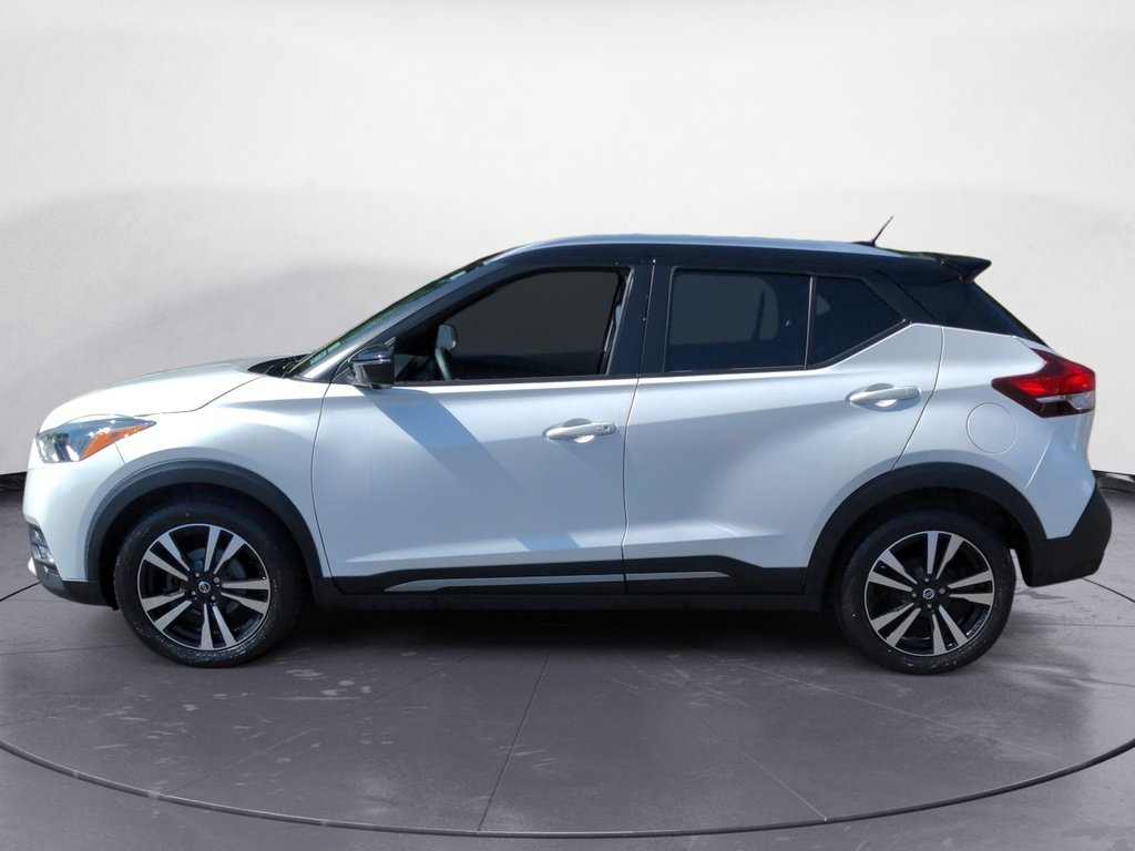 2020 Nissan Kicks SR LOW KMS!