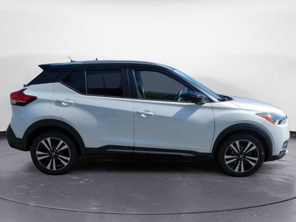 2020 Nissan Kicks SR LOW KMS!