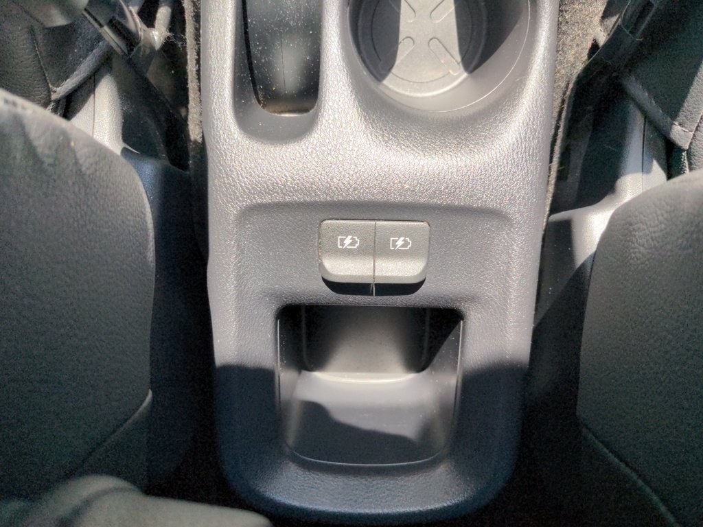 2020 Nissan Kicks SR LOW KMS!