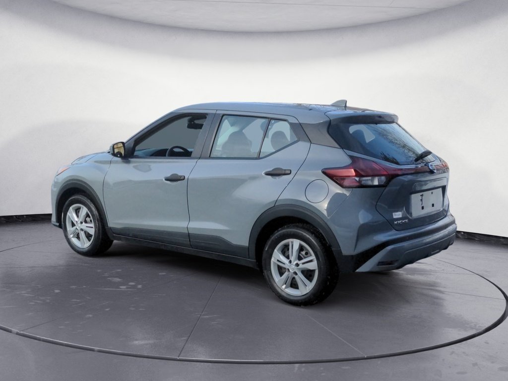 2021 Nissan Kicks S LOW KMS!