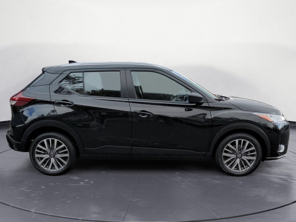Nissan Kicks SV LOW KMS! 2021