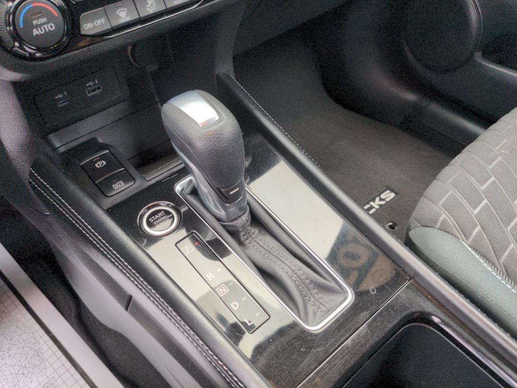 Nissan Kicks SV LOW KMS! 2021