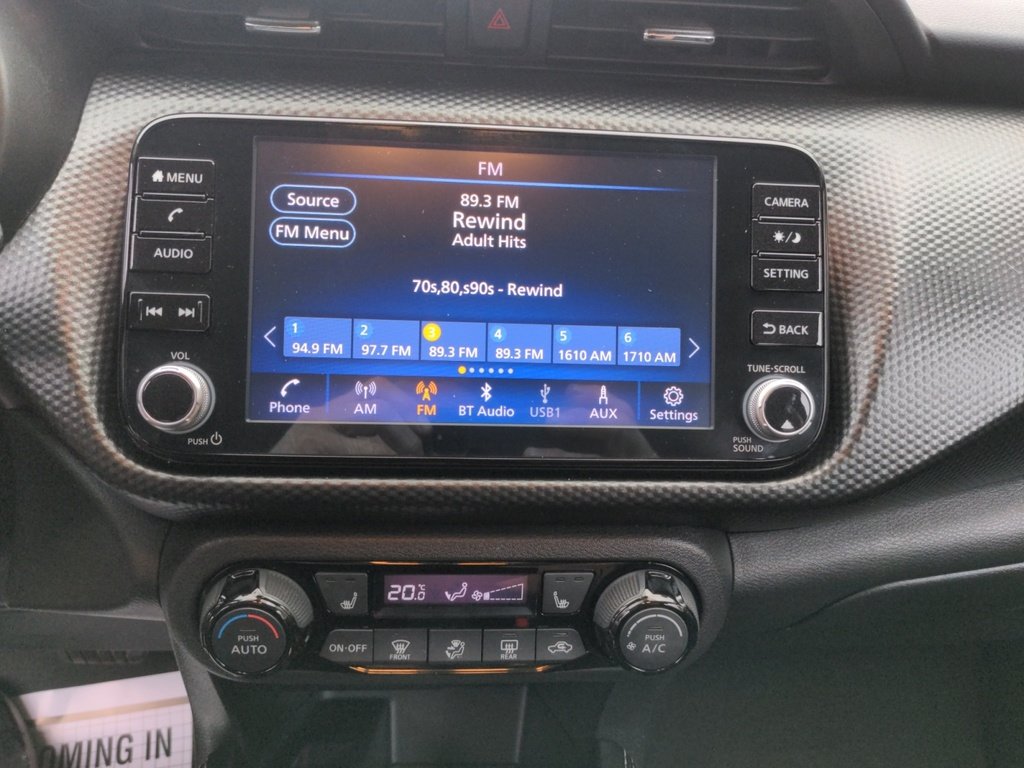 Nissan Kicks SV LOW KMS! 2021