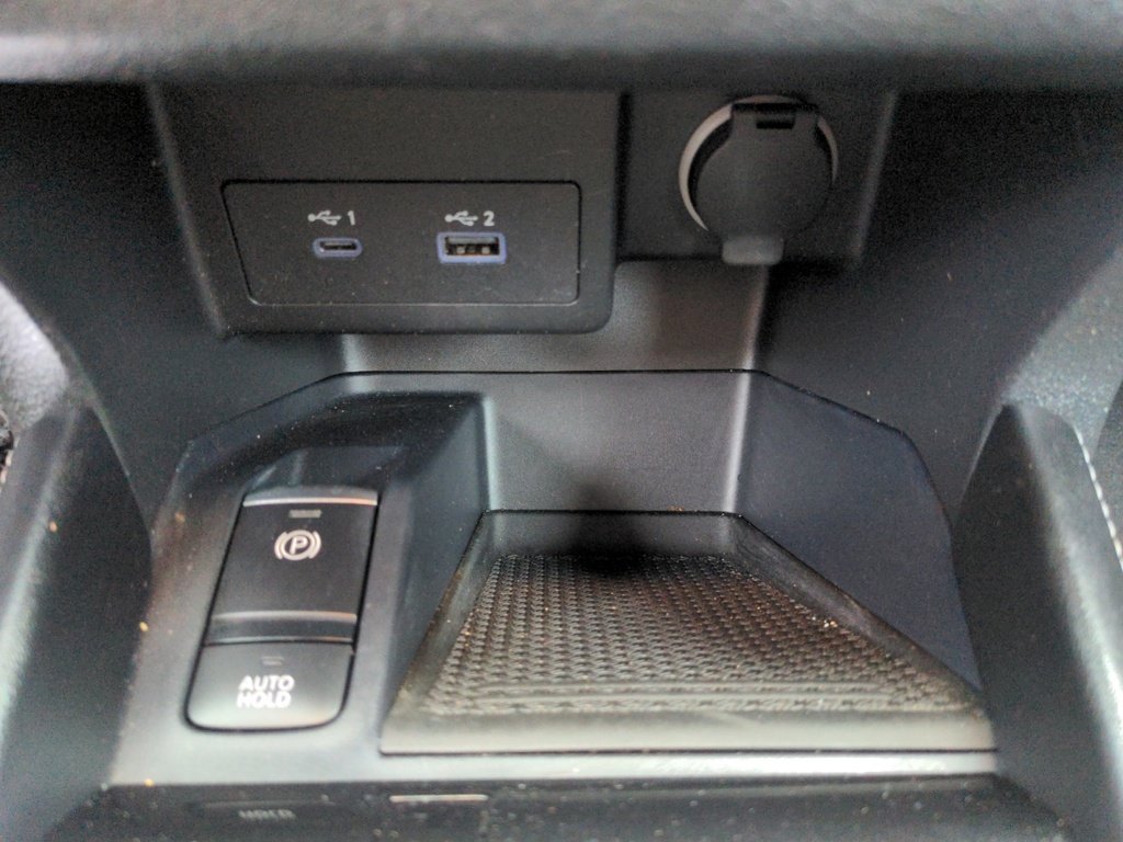 Nissan Kicks SV LOW KMS! 2021