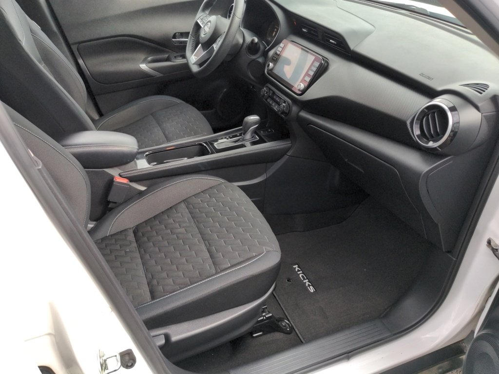 2022 Nissan Kicks SV PREM