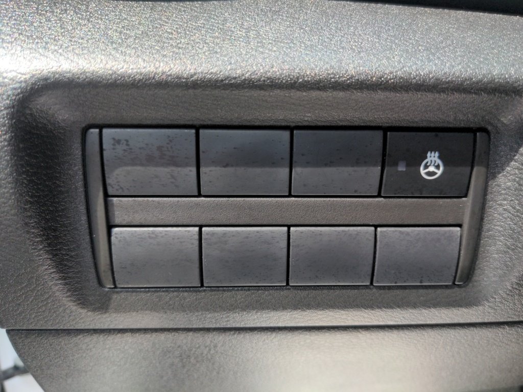 2024 Nissan Kicks SR Premium LOW KMS!!