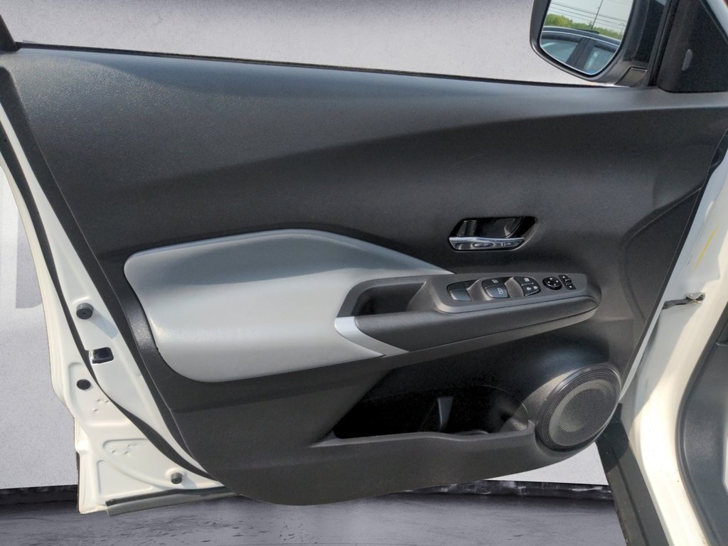 2024 Nissan Kicks SR Premium LOW KMS!!