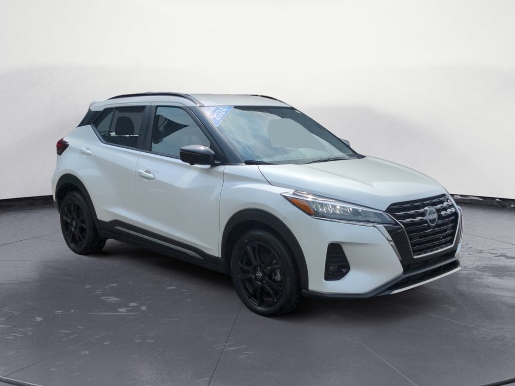 2024 Nissan Kicks SR Premium LOW KMS!!