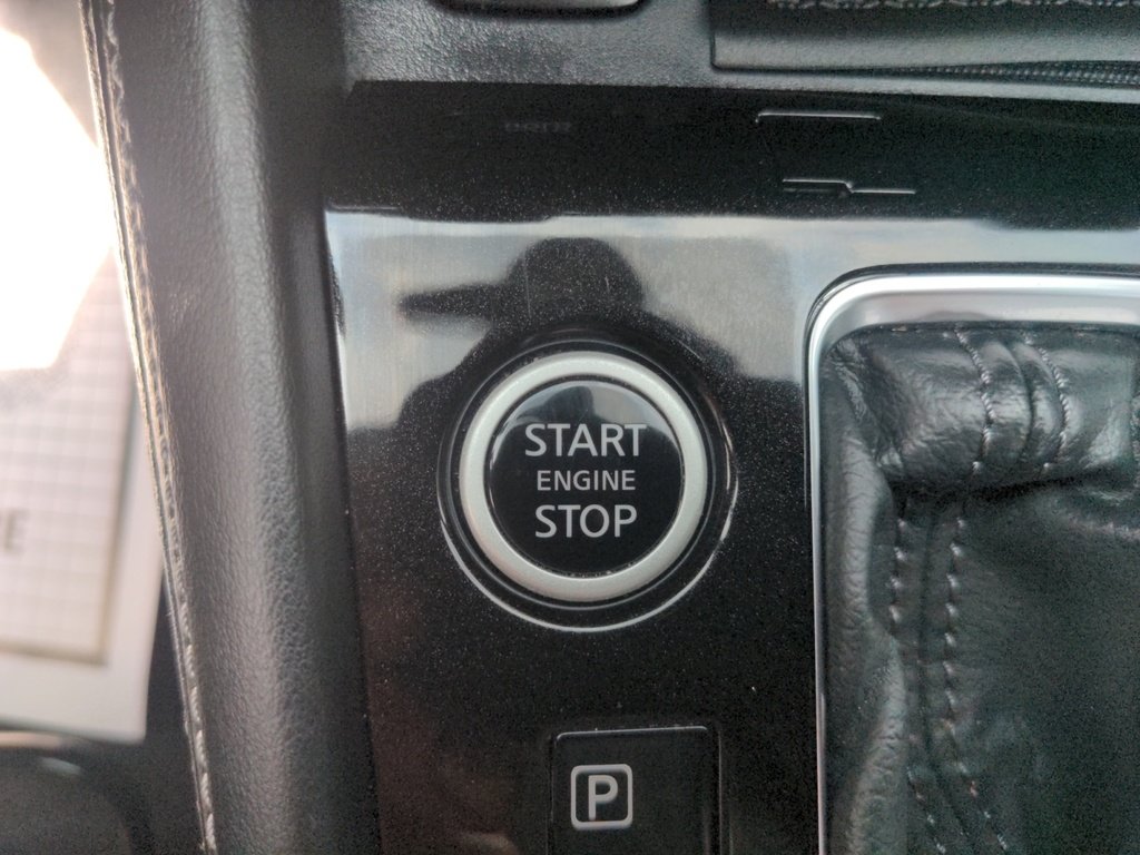 2024 Nissan Kicks SR Premium LOW KMS!!