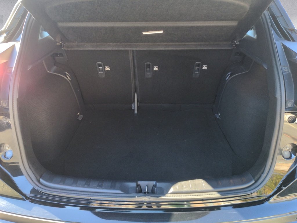 Nissan Kicks SR ! LOW KMS! Black Rims ! 2024