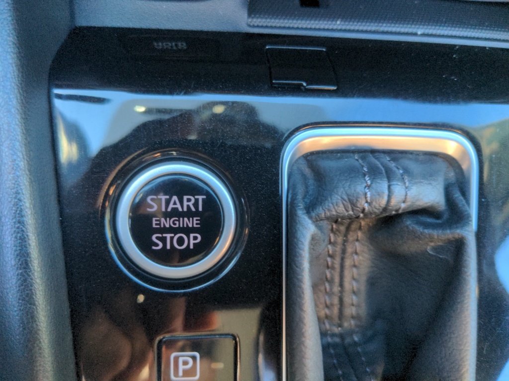 Nissan Kicks SR ! LOW KMS! Black Rims ! 2024