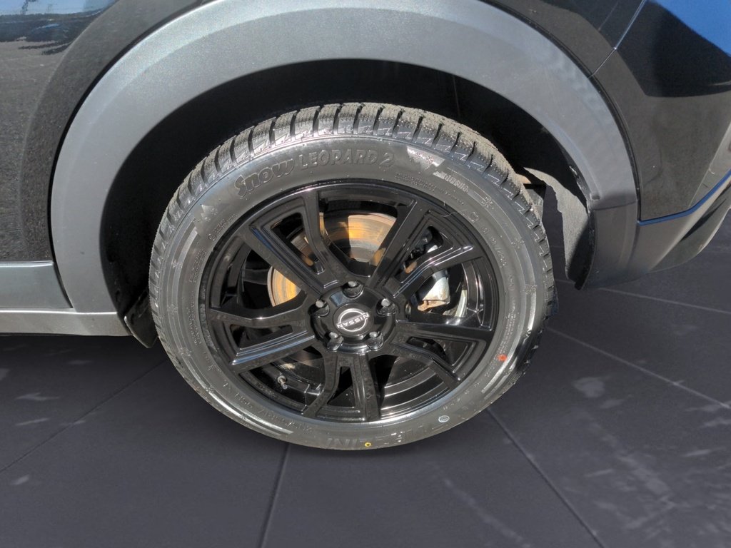 Nissan Kicks SR ! LOW KMS! Black Rims ! 2024