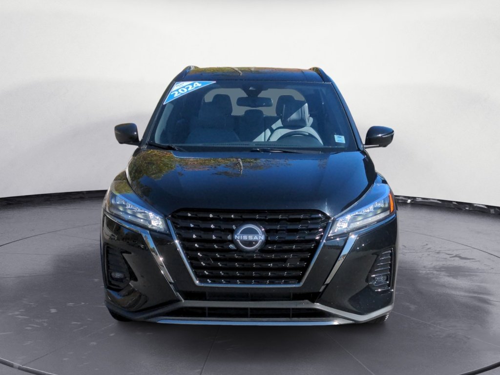 Nissan Kicks SR ! LOW KMS! Black Rims ! 2024
