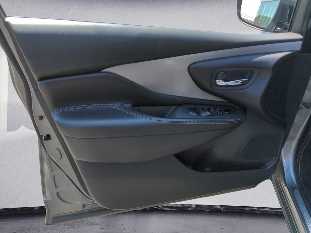 2023 Nissan Murano LOW KMS!!