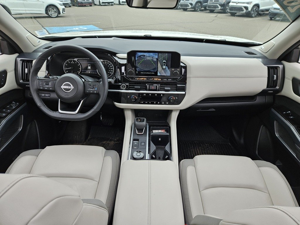 2024 Nissan Pathfinder SL