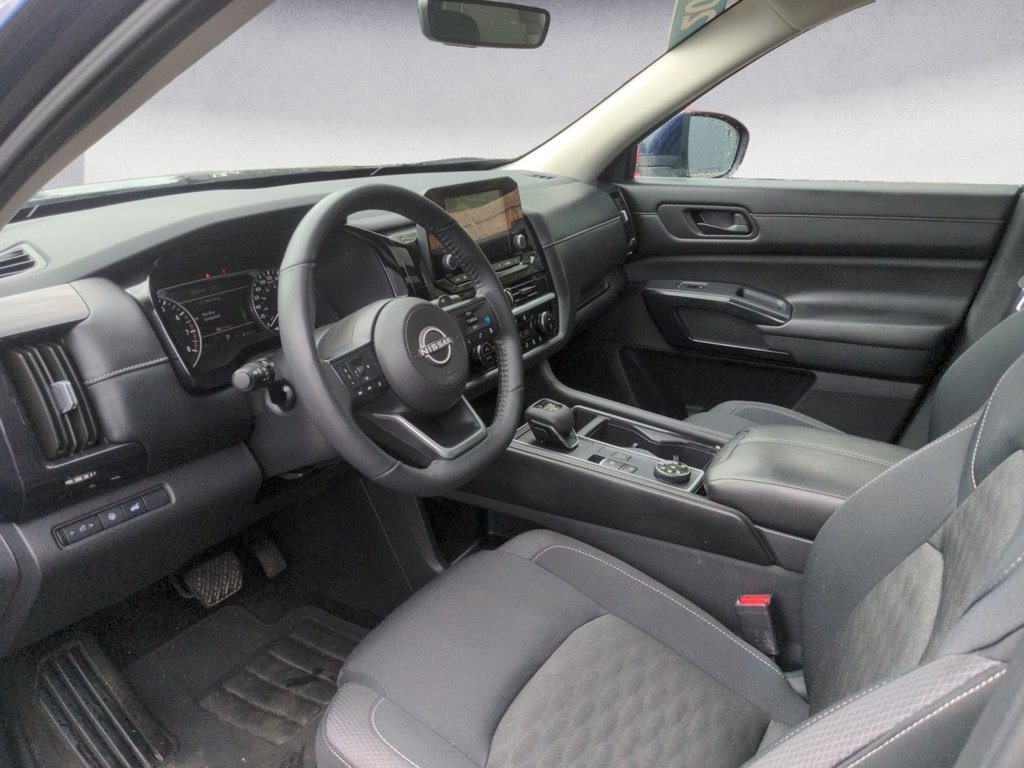 2024 Nissan Pathfinder SV AWD LOW KMS