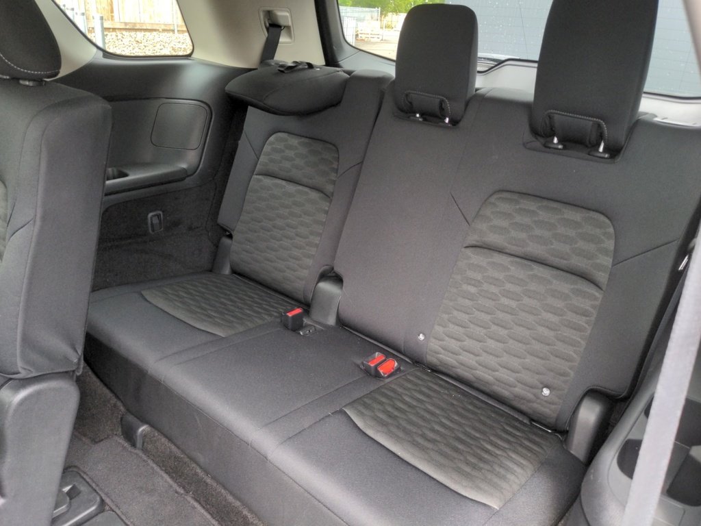 2024 Nissan Pathfinder SV AWD LOW KMS