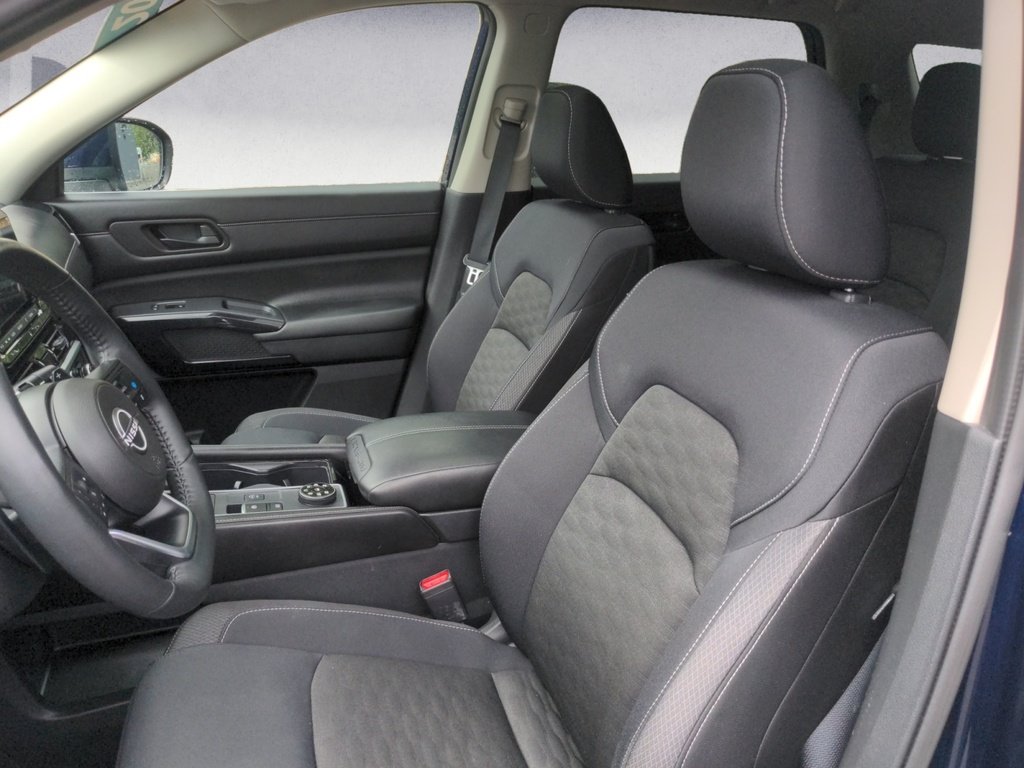 2024 Nissan Pathfinder SV AWD LOW KMS