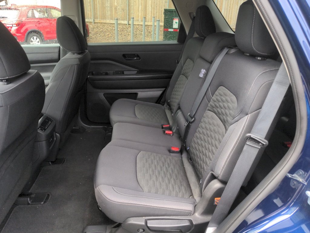 2024 Nissan Pathfinder SV AWD LOW KMS