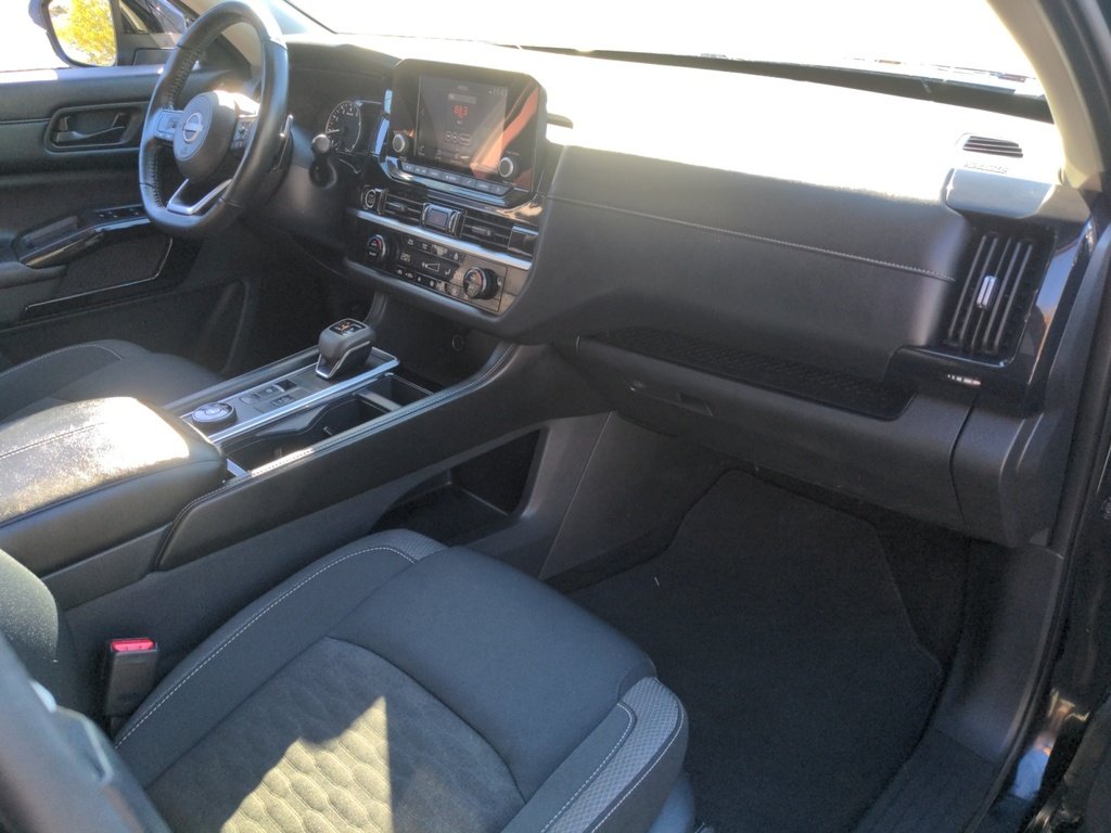 Nissan Pathfinder SV AWD!! 8 Seater!! Heated Seats! 2024