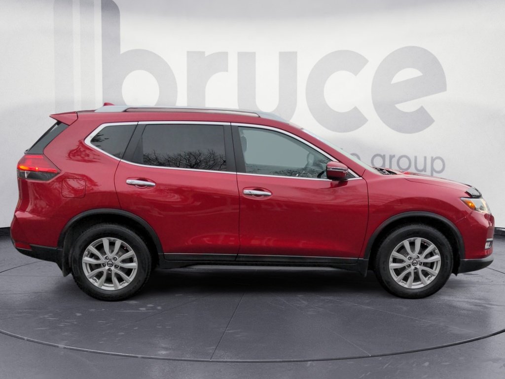 Nissan Rogue SV FWD LOW LOW KMS! 2017