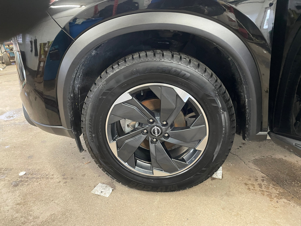 2024 Nissan Rogue SV MOONROOF