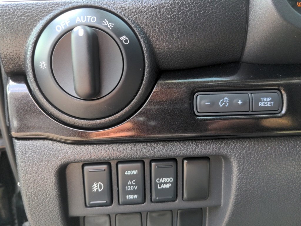 2017 Nissan Titan SV Crew Cab 4x4 -Fresh Trade