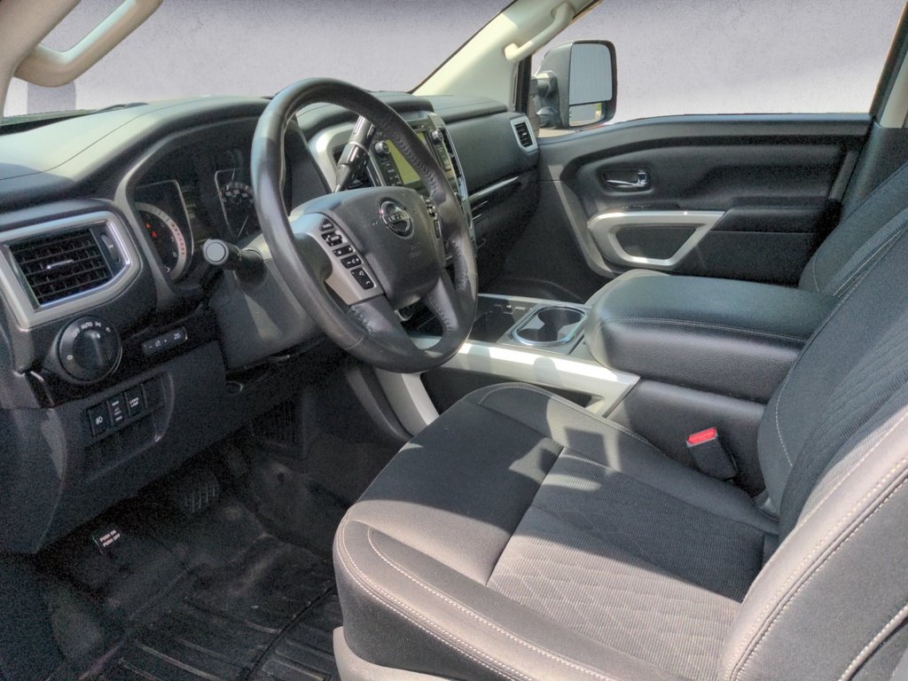 2017 Nissan Titan SV Crew Cab 4x4 -Fresh Trade