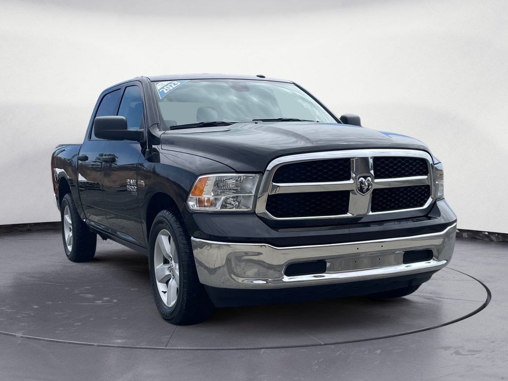 Ram 1500 Classic SLT, 5.7L HEMI, AUTO HEADLIGHTS, BACK UP CAMERA 2023
