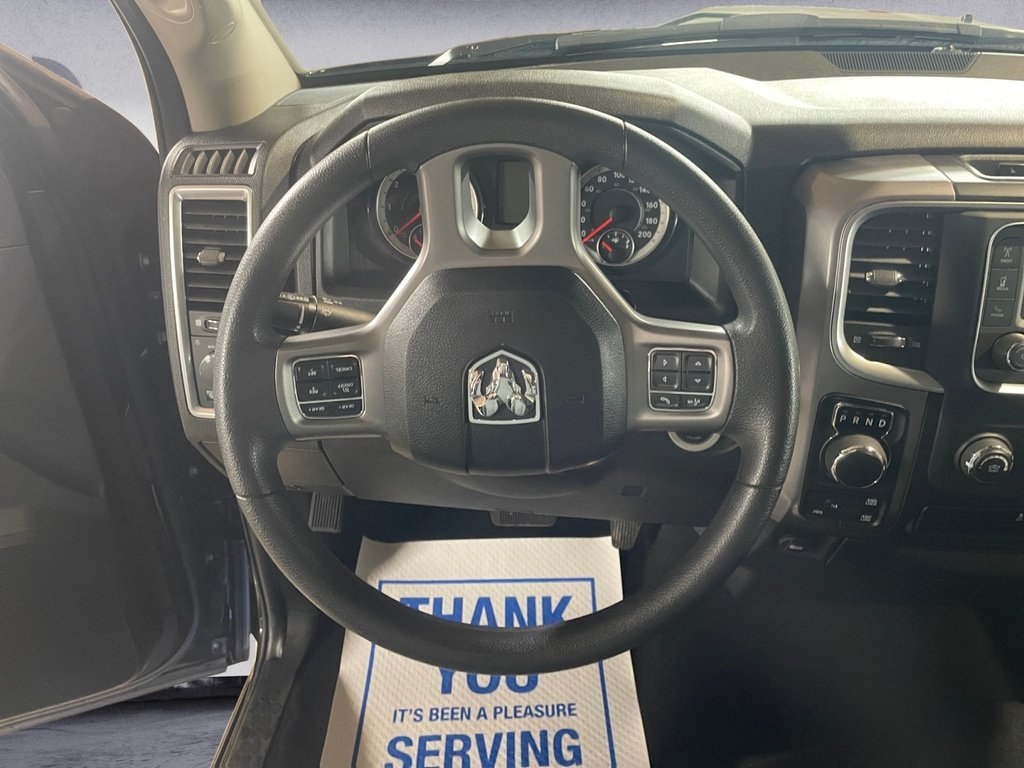 Ram 1500 Classic SLT, 5.7L HEMI, AUTO HEADLIGHTS, BACK UP CAMERA 2023