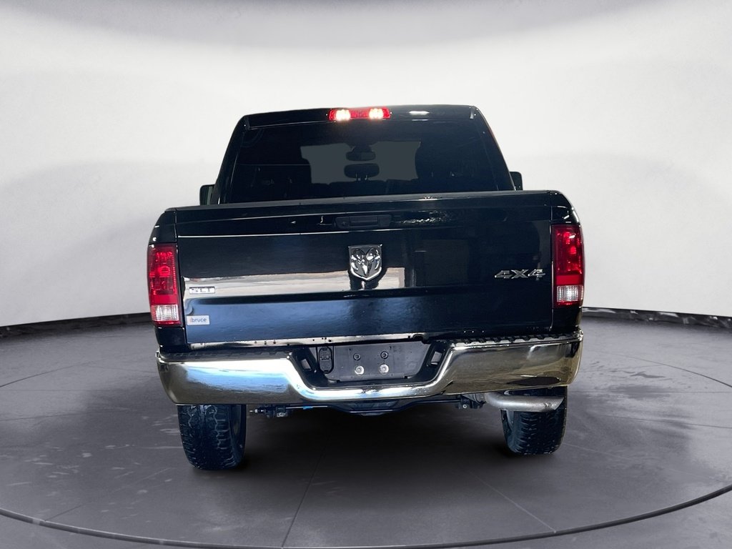 Ram 1500 Classic SLT, 5.7L HEMI, AUTO HEADLIGHTS, BACK UP CAMERA 2023