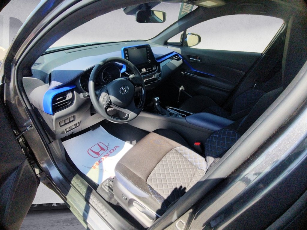 2022 Toyota C-HR XLE PREMIUM