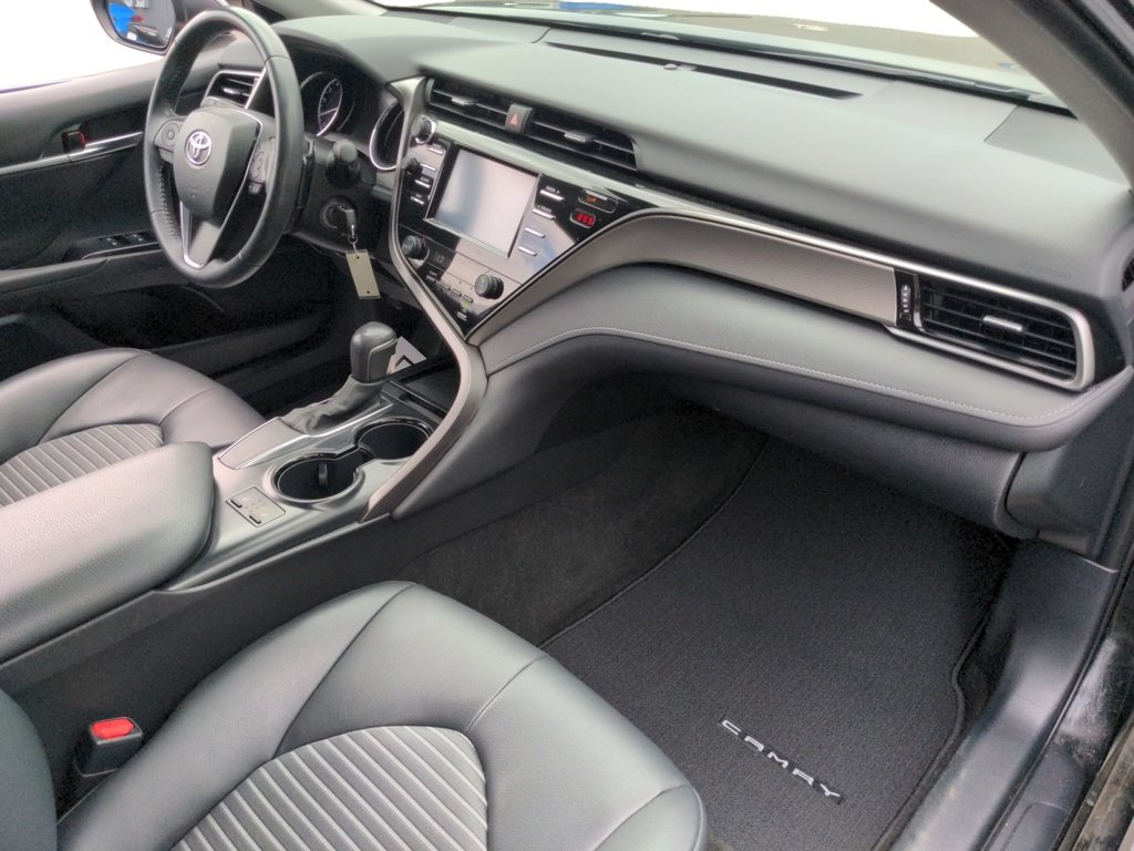 Toyota Camry SE LOW KMS! 2020